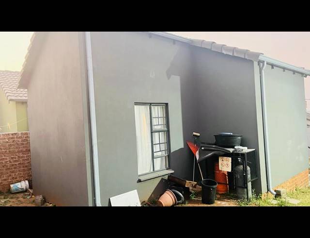 2 BEDROOM HOUSE FOR SALE IN SOUTH HILLS